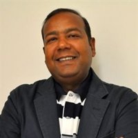 El sustituto de Vidal, de origen indio, acata la Constitución en un mal español hasta llegar a la República catalana