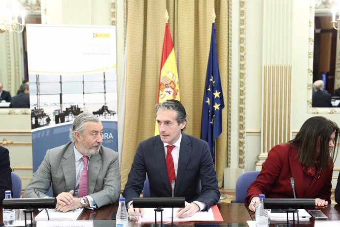 El ministro Íñigo de la Serna se reúne con compañías y asociaciones aéreas