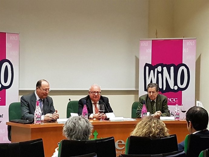 La AECC y los vinos sin alcohol WIN.0 firman un acuerdo de colaboración