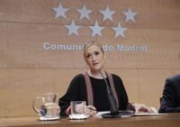 Cifuentes reprocha a Pablo Iglesias utilizar Madrid "como moneda de cambio"