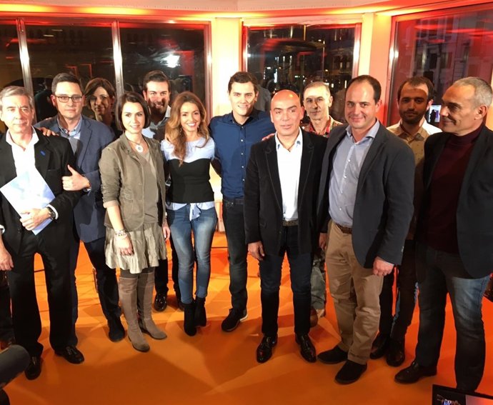 Rivera con colectivos por la regulación gestación subrogada