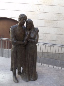 Escultura en bronce de Los Amantes de Teruel, de Manuel Escriche