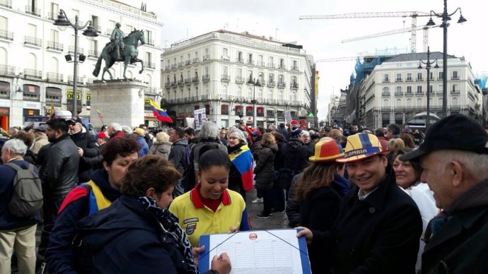 Colombianos protestan por el coste de su pasaporte
