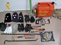 Tres detenidos por el robo de dinero de la caja en una empresa de piensos en Gévora