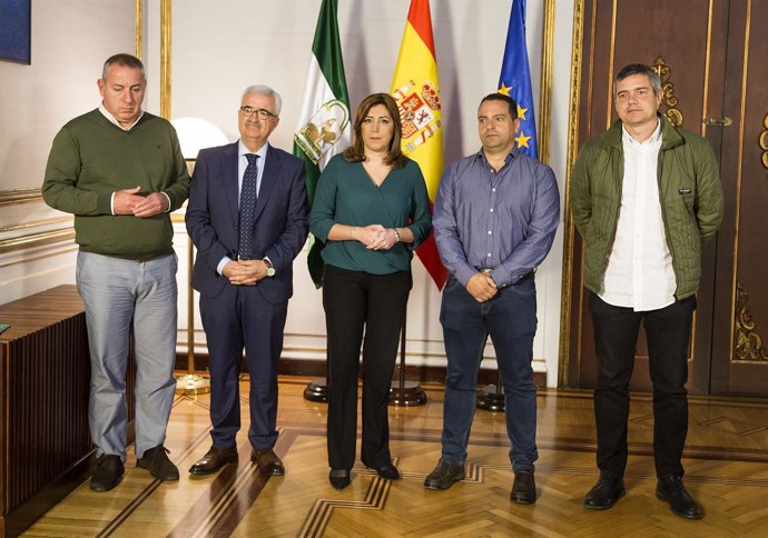 Susana Díaz se reúne con representantes de estibadores