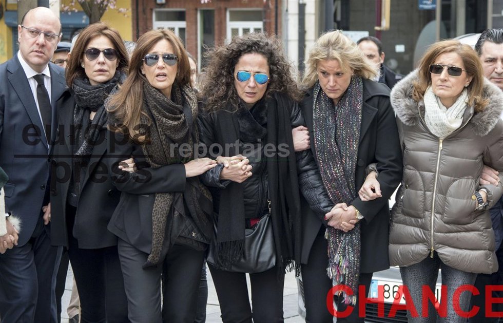 José María, Nuría, Yolanda, Asun, María Jesús y Sonia González/ europapress