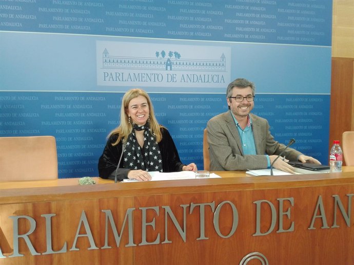 Los diputados del PP-A Teresa Ruiz-Sillero y Miguel Ángel Torrico