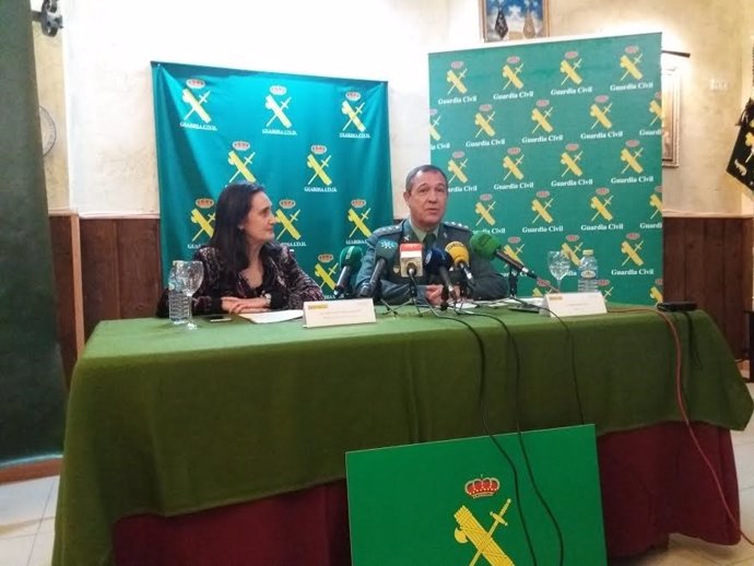    La Subdelegada Del Gobierno En Huelva, Asunción Grávalos, Y Ezequiel Romero.