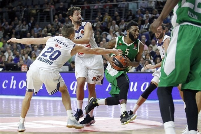 Carroll defiende a Langford en el Real Madrid - Unics Kazan