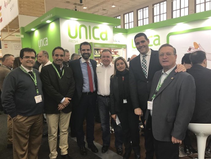 Las instituciones almerienses arropan a los empresarios en Fruitlogística.