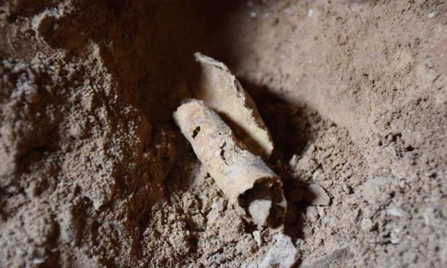 Fragmento de rollo hallado en la cueva
