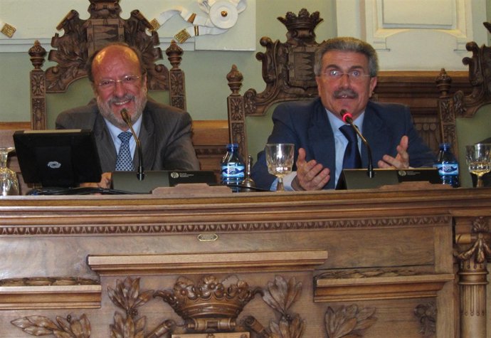 El exalcalde de Valladolid Javier León de la Riva, junto a Manuel Sánc