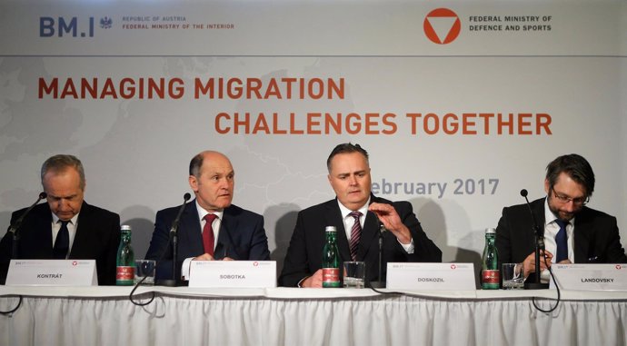 Mandatarios de Hungría, Austria y República Checa durante el encuentro en Viena.