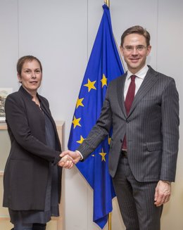 Uxue Barkos y el vicepresidente de la Comisión Europea, Jyrki Katainen