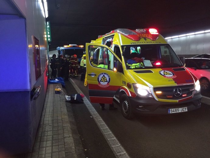 Ambulancia del Samur que ha acudido al lugar del accidente