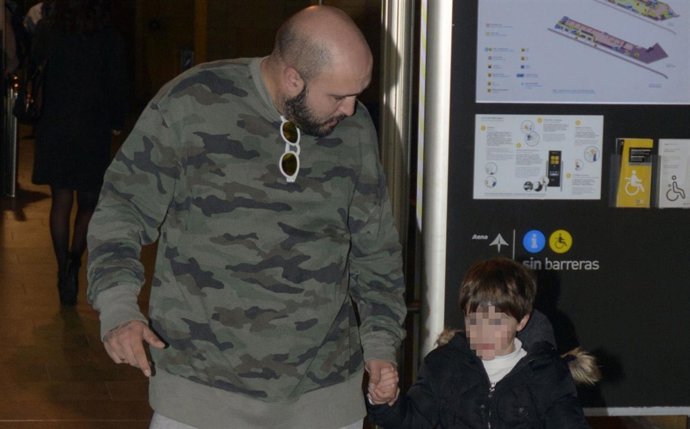 Kiko Rivera y su hijo/Antonio Navarro      