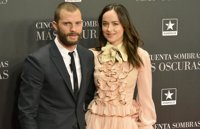 ¿En qué estaría pensando Dakota Johnson para ponerse ese vestido en la premier de '50 sombras más oscuras'?