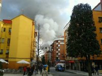 Arde un bazar chino en la Avenida Pumarín de Oviedo