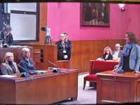 Una alcaldesa dice que "como voluntaria" ella misma abrió un local municipal para el 9N