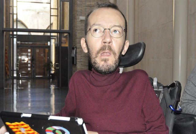 Pablo Echenique (Podemos), en los pasillos de las Cortes de Aragón