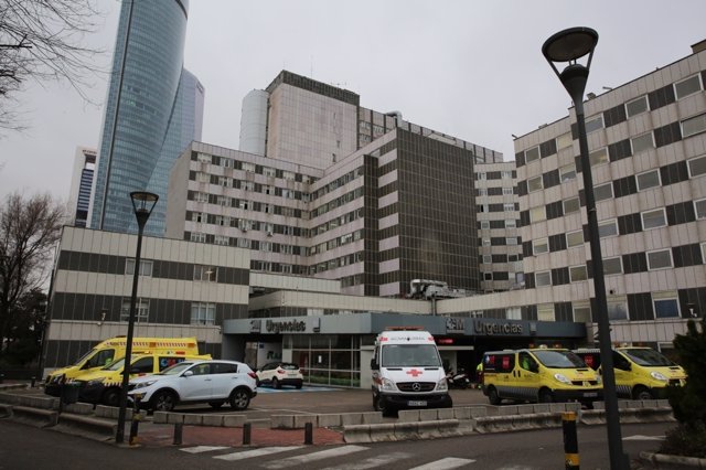 El Hospital La Paz en Madrid tras morir un hombre y su bebé
