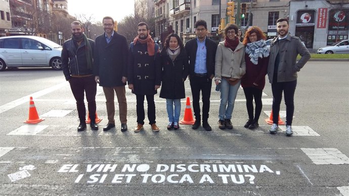 Paso peatones con lema contra estigmatización del Sida