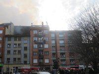 Controlado el fuego desatado esta mañana en un bazar chino de la Avenida Pumarín de Oviedo