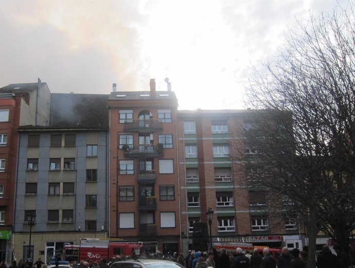 Incendio en un bazar chino de Oviedo.           