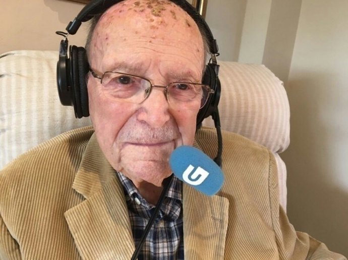 Xerardo Fernández Albor entrevistado na Radio Galega