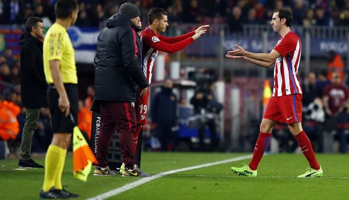 Godín deja su sitio a Lucas Hernández