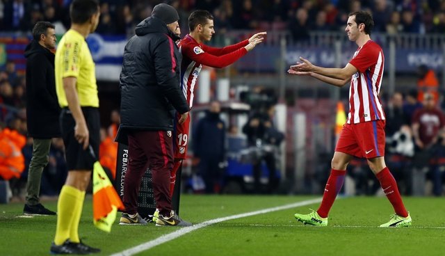 Godín deixa el seu lloc a Lucas Hernández
