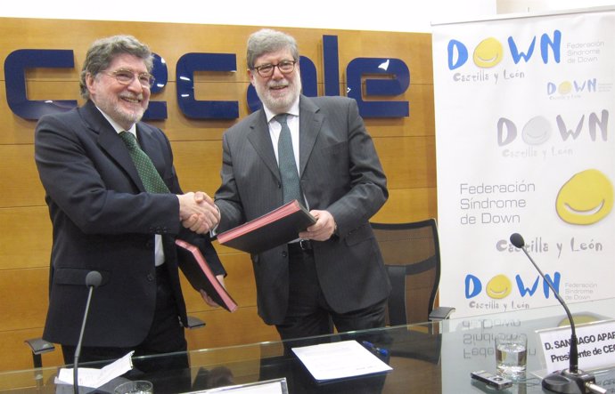 Luis Mayoral y Santiago Aparicio firman el convenio de colaboración