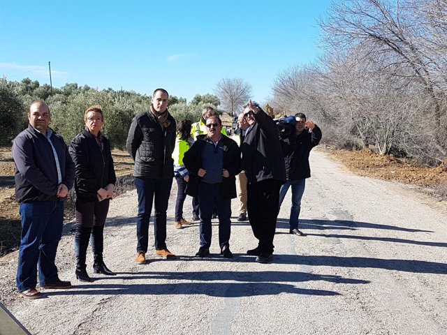 Visita a las obras en la carretera JA-5400, que une Lopera y Arjona.