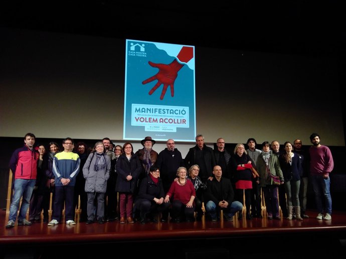 Representants de les entitats que formen la campanya 'Casa nostra, casa vostra'