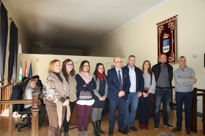 Carmona (centro) durante el encuentro en La Carlota