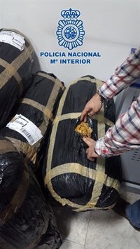 La Policía Nacional detiene en Jaén a cuatro personas y se incauta de más de 500 kilos de tabaco de contrabando