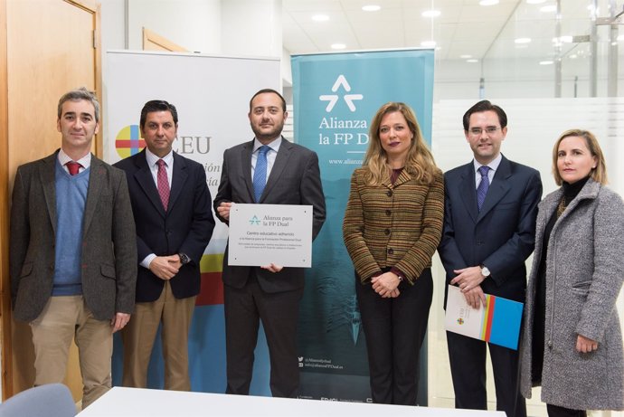 Firma de convenio entre San Pablo Andalucía CEU y la Fundación Bertelsmann
