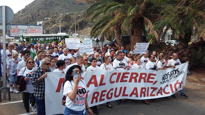 Manifestación contra el cierre de los quioscos de Las Teresitas