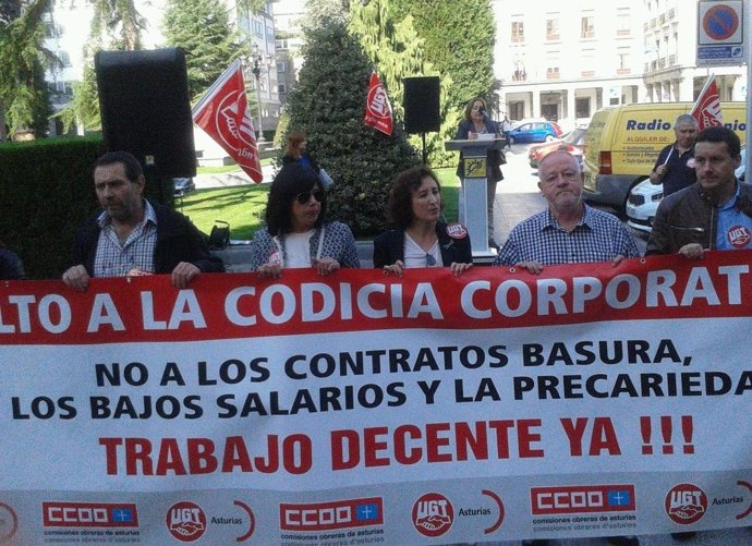 Concentración sindcial en la Jornada Mundial por el Trabajo Decente.