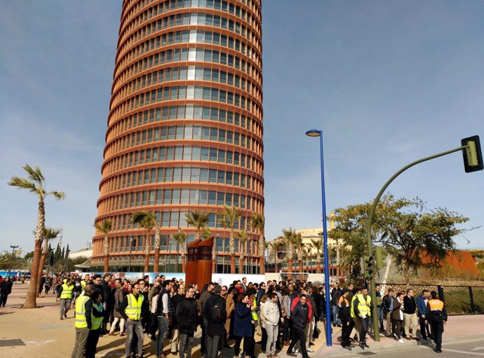 Simulacro de evacuación de empleados de la Torre Sevilla