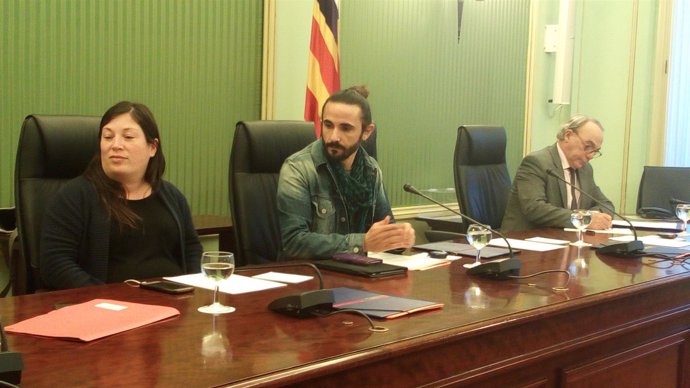 Baltasar Picornell presidiendo la Comisión de Medio Ambiente