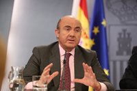 Guindos dice que la economía española es "vulnerable" y pide "no quedar anestesiados" y continuar con reformas