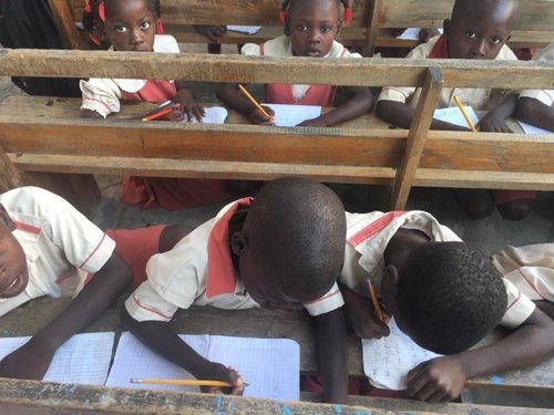 Niños de Mensajeros de la Paz