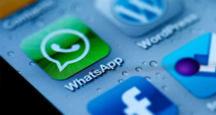 Aplicación servicio de mensajería instantánea WhatsApp, de Facebook
