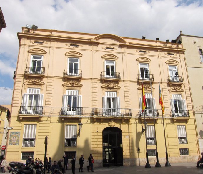 Fachada de la sede de la Diputación de Valencia en la Plaza de Manises