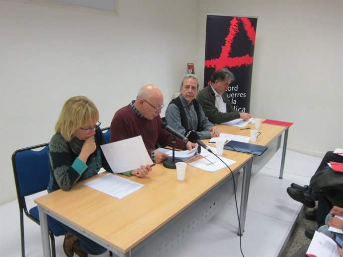 Los integrantes d'Acord d'Esquerres T.Romeu; J.F.Errer y F.Mata            