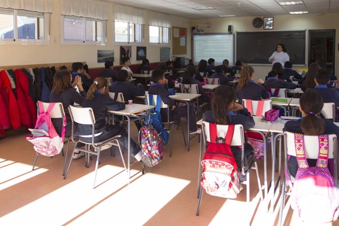 Colegio, escuela, aula, primaria, clase, niño, niña, niños, estudiando, estudiar