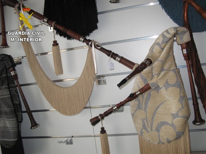 Gaitas gallegas intervenidas fabricadas con especies protegidas.