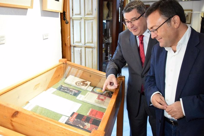 Heredia y Moreno Ferrer visitan la Fundación María Zambrano
