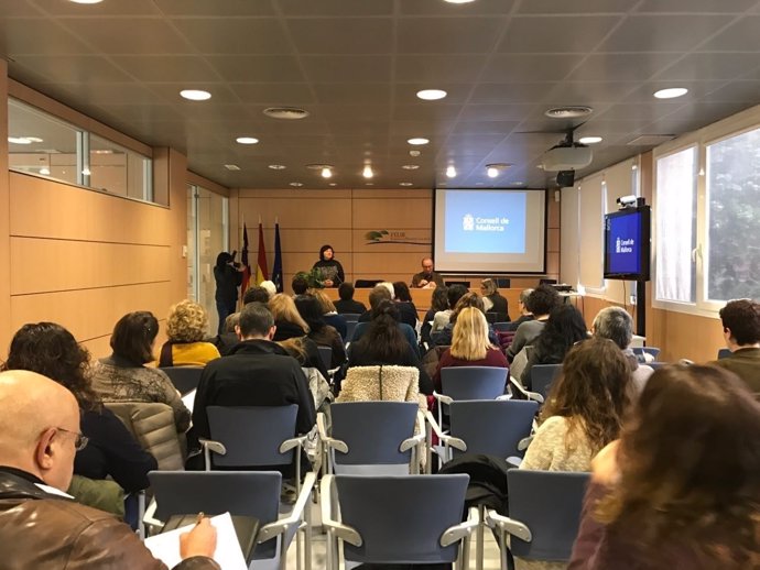 Caterina Mas en el salón de actos de la FELIB